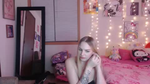 Snapshot of snow_money chatting on 12.14.24 snow_money online show from 12.14.24