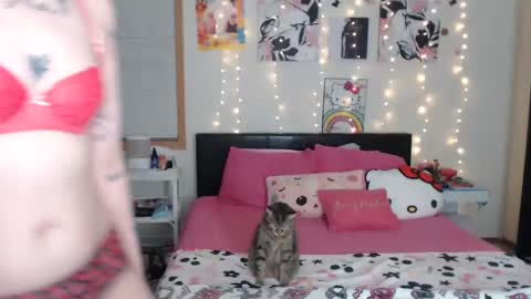 Snapshot of snow_money chatting on 03.06.25 snow_money online show from 03.06.25