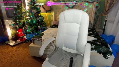 Snapshot of snow_whiteeex chatting on 12.28.24 snow_whiteeex online show from 12.28.24