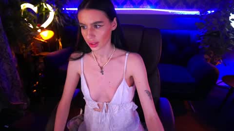 Snapshot of snow_whiteeex chatting on 01.24.25 snow_whiteeex online show from 01.24.25