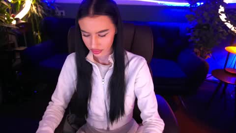 Snapshot of snow_whiteeex chatting on 01.28.25 snow_whiteeex online show from 01.28.25