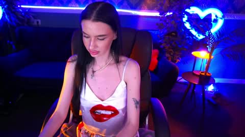 Snapshot of snow_whiteeex chatting on 02.03.25 snow_whiteeex online show from 02.03.25