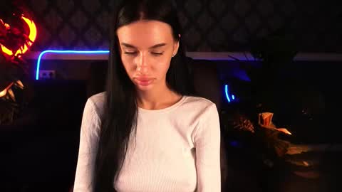 Snapshot of snow_whiteeex chatting on 09.12.25 snow_whiteeex online show from 09.12.25
