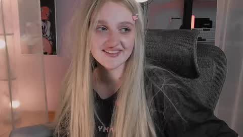 Snapshot of snowflakeskitty chatting on 05.24.26 Ellie online show from 05.24.26