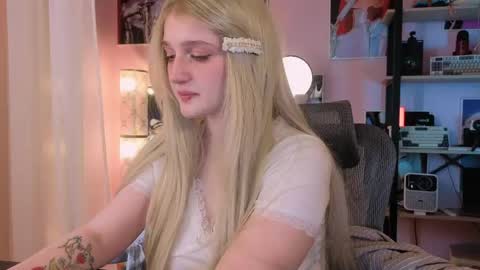Snapshot of snowflakeskitty chatting on 06.05.26 Ellie online show from 06.05.26
