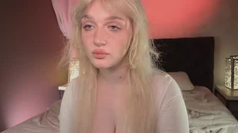 Snapshot of snowflakeskitty chatting on 06.26.26 Ellie online show from 06.26.26