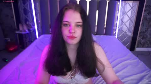Snapshot of snowwhite_bella chatting on 04.18.26 snowwhite_bella online show from 04.18.26
