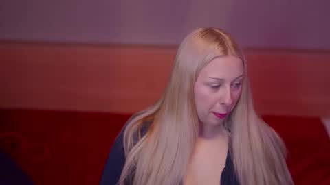 Snapshot of snowyphoenix chatting on 03.18.26 Snowy Bubbles online show from 03.18.26
