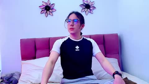 Snowyx  online show from 09.24.25