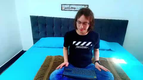 Snowyx  online show from 09.25.25