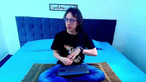 Snowyx  online show from 09.26.25