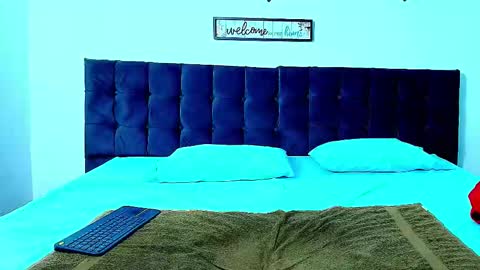 Snowyx  online show from 10.17.25