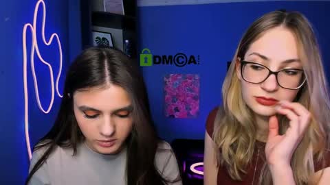 Snapshot of so_hot_rosalie chatting on 04.24.26 so_hot_rosalie online show from 04.24.26