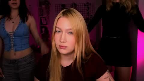 Snapshot of so_hot_rosalie chatting on 05.04.26 so_hot_rosalie online show from 05.04.26