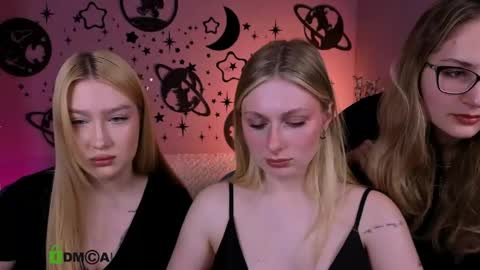 Snapshot of so_hot_rosalie chatting on 05.12.26 so_hot_rosalie online show from 05.12.26