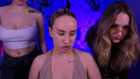 Snapshot of so_hot_rosalie chatting on 05.18.26 so_hot_rosalie online show from 05.18.26