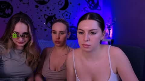 Snapshot of so_hot_rosalie chatting on 05.19.26 so_hot_rosalie online show from 05.19.26