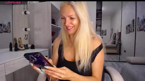 Monna online show from 11.29.25