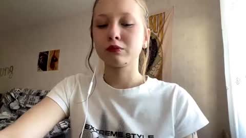 Snapshot of socorropusey chatting on 06.19.26 Diana online show from 06.19.26