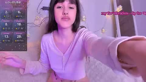  lady sofi green   online show from 09.14.25