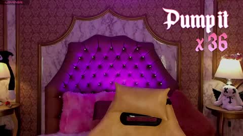 Snapshot of soffiqueen chatting on 04.17.26 Schedule 1400 - 2100 gtm-5 online show from 04.17.26