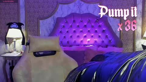Snapshot of soffiqueen chatting on 04.25.26 Schedule 1400 - 2100 gtm-5 online show from 04.25.26