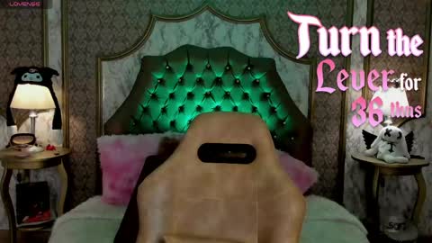 Snapshot of soffiqueen chatting on 05.27.26 Schedule 1400 - 2100 gtm-5 online show from 05.27.26