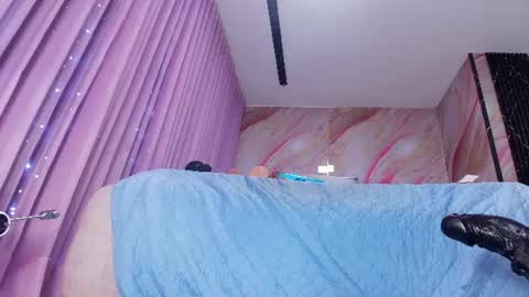 Snapshot of sofi_decker chatting on 06.23.26 Sofia online show from 06.23.26