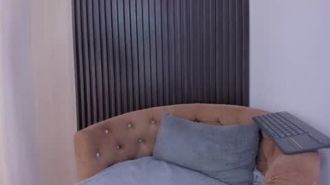 Snapshot of sofi_lassa_ chatting on 11.28.25 SOFIA online show from 11.28.25