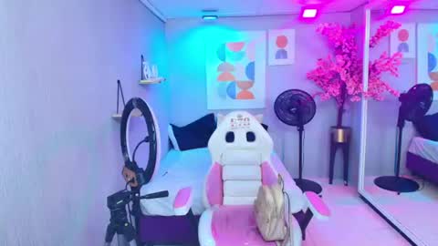 Snapshot of sofi_monroeee chatting on 07.04.26 Sofia online show from 07.04.26