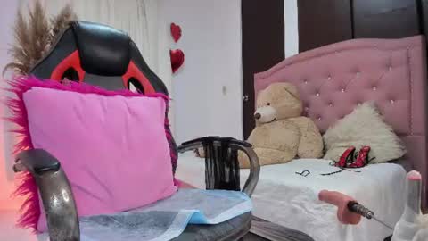 Snapshot of sofi_ruiz_ chatting on 06.13.26 Sofia online show from 06.13.26