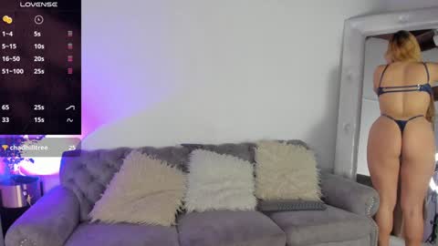 Snapshot of sofi_vasquez chatting on 12.13.24 Sofia Vasquez online show from 12.13.24