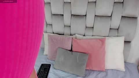 Snapshot of sofia__thompson chatting on 04.18.26 sofi online show from 04.18.26