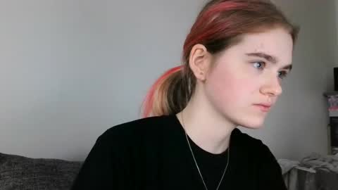Snapshot of sofia_bloomm chatting on 06.18.26 sofia bloomm online show from 06.18.26