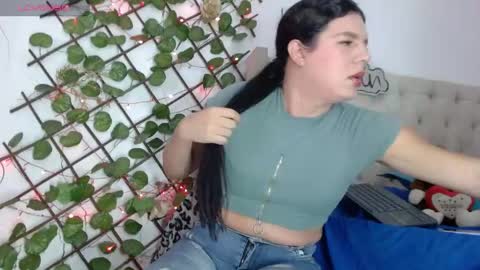 Snapshot of sofia_cummings chatting on 05.17.26 sofia online show from 05.17.26