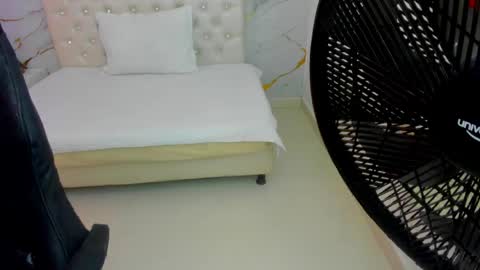 sofia_echeverri online show from 04.18.26