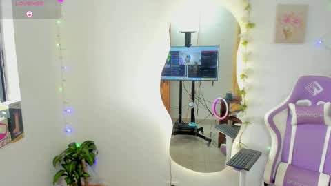 Snapshot of sofia_gold_ chatting on 09.17.25 sofia online show from 09.17.25