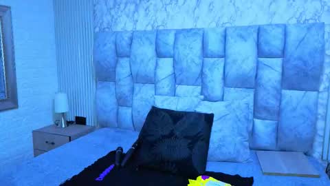 sofia gutierrez   online show from 12.19.25