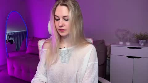 Snapshot of sofia_kenwood_ chatting on 04.19.26 Sofia online show from 04.19.26