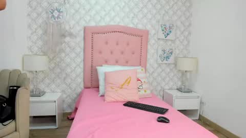 Snapshot of sofia_martinez9 chatting on 05.15.26 sofia_martinez9 online show from 05.15.26