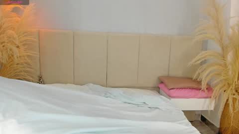 Snapshot of sofia_pamela chatting on 01.04.25 SOFIA PAMELA online show from 01.04.25