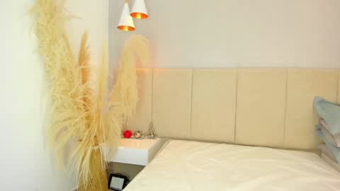 Snapshot of sofia_pamela chatting on 01.21.25 SOFIA PAMELA online show from 01.21.25