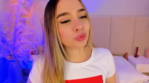 Snapshot of sofia_pamela chatting on 01.28.25 SOFIA PAMELA online show from 01.28.25