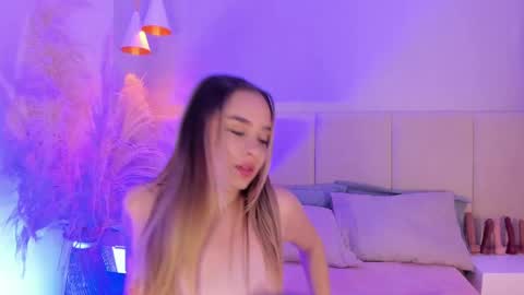 Snapshot of sofia_pamela chatting on 02.20.25 SOFIA PAMELA online show from 02.20.25