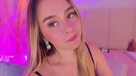 Snapshot of sofia_pamela chatting on 02.25.25 SOFIA PAMELA online show from 02.25.25