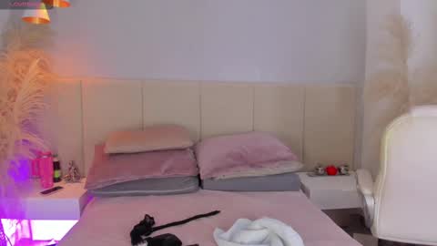 Snapshot of sofia_pamela chatting on 09.13.25 SOFIA PAMELA online show from 09.13.25