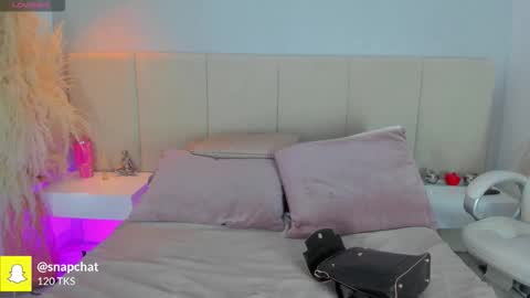 Snapshot of sofia_pamela chatting on 10.22.25 SOFIA PAMELA online show from 10.22.25