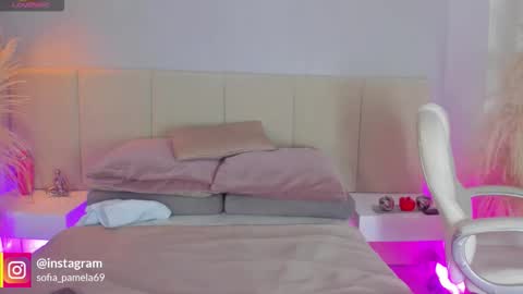 Snapshot of sofia_pamela chatting on 11.08.25 SOFIA PAMELA online show from 11.08.25