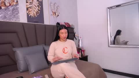 Snapshot of sofia_velez5 chatting on 05.17.26 online show from 05.17.26