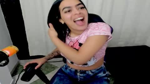 Snapshot of sofiaa_latiin chatting on 02.20.25 sofia online show from 02.20.25